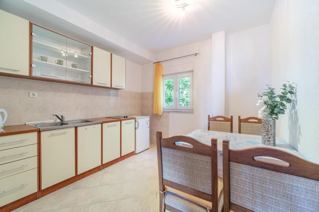 Beach Paradise Apartments ポドストラナ エクステリア 写真