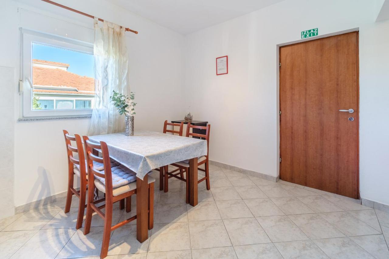 Beach Paradise Apartments ポドストラナ エクステリア 写真